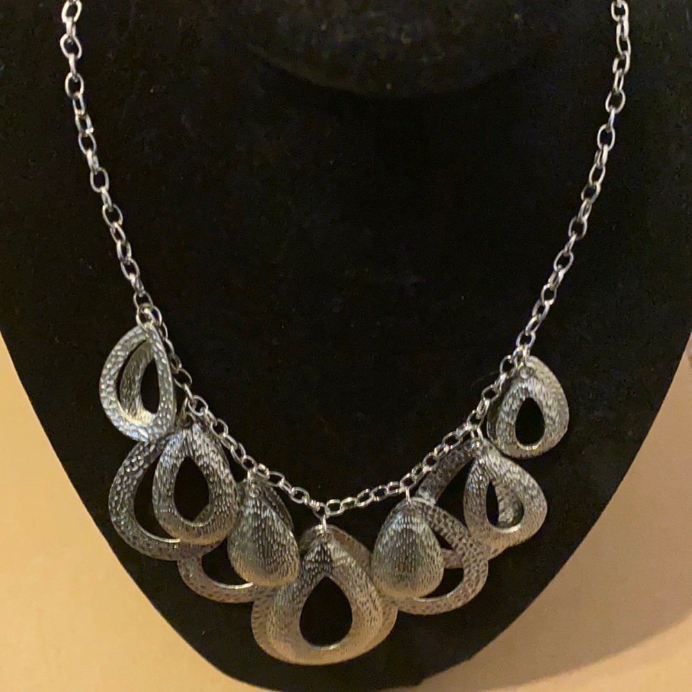 Tear Drop Sliver Chain Necklace and Earring Set